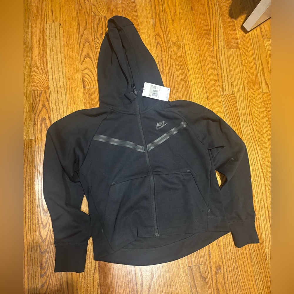 Women’s Nike tech